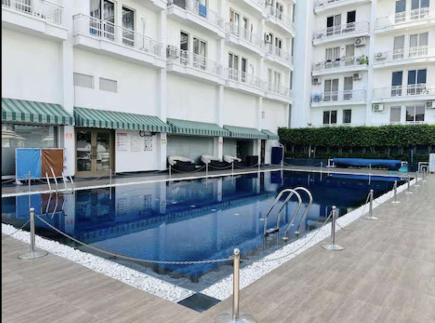 Blue Velvet Dlf My Pad Gomtinagar Hotel Lucknow