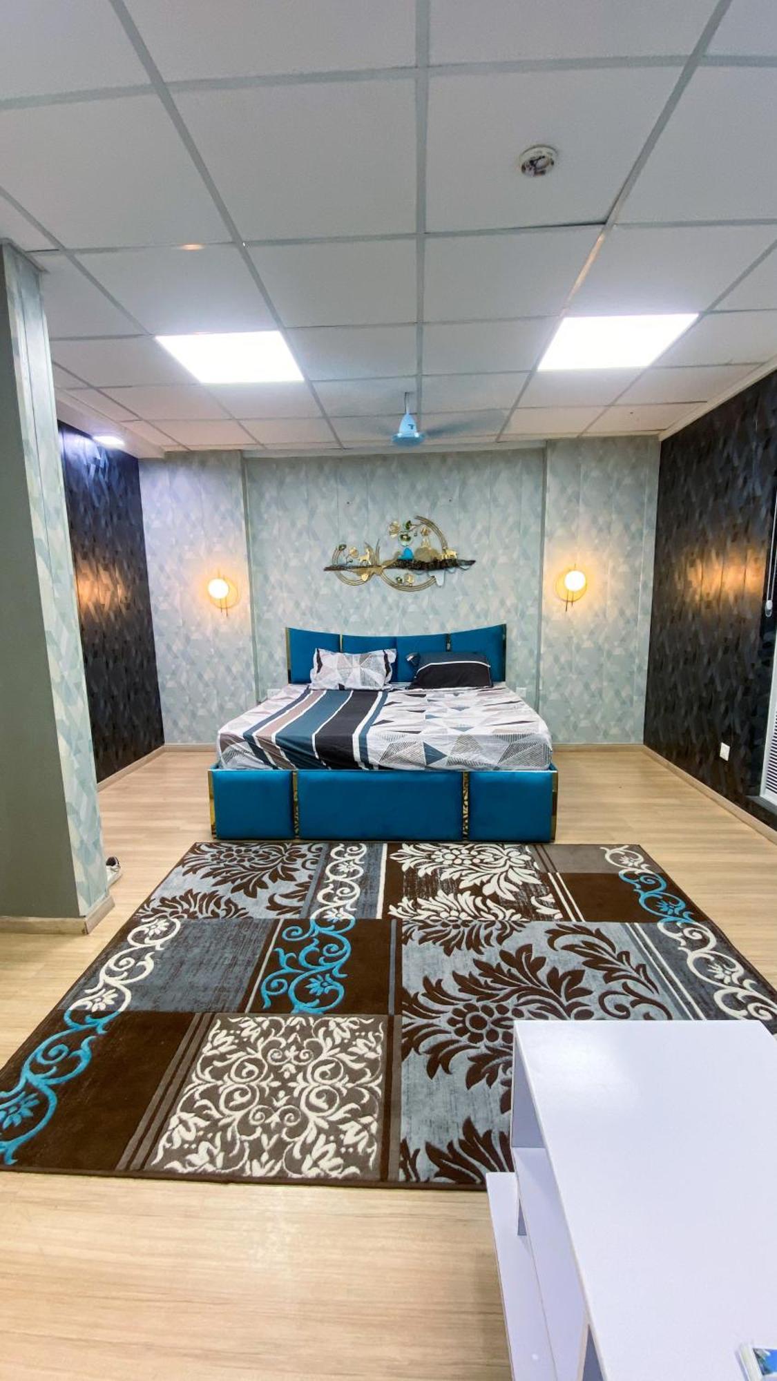 Hotel Blue Velvet Dlf My Pad Gomtinagar